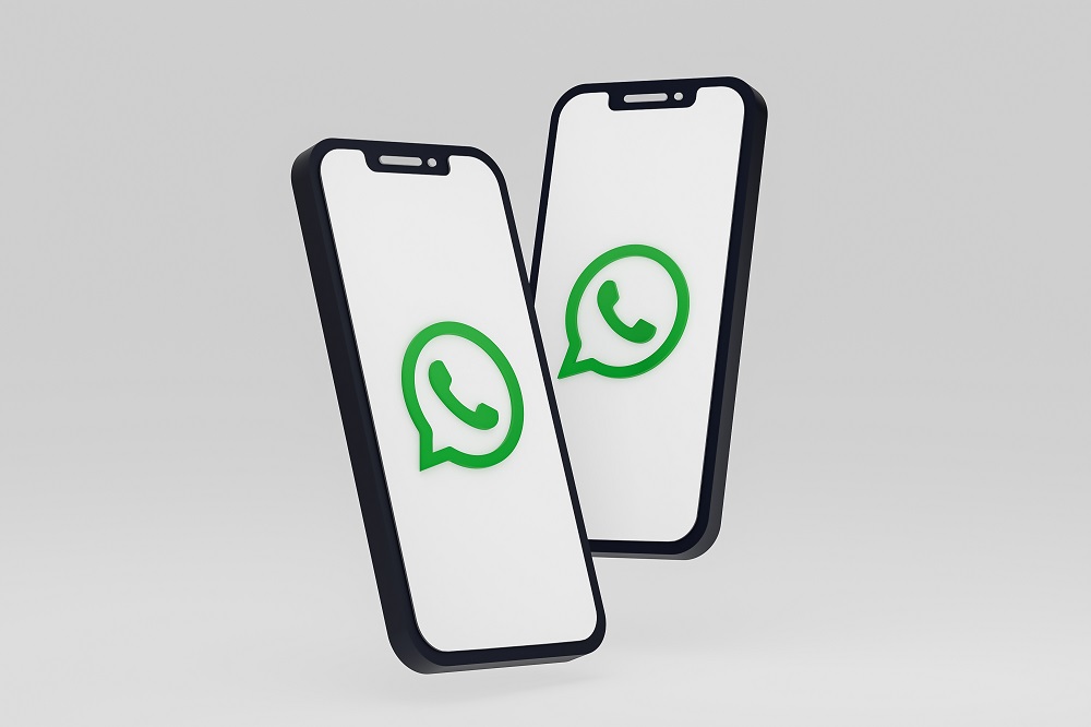 WhatsApp Marketing: dos celulares con logo de WhatsApp